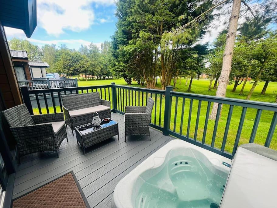 Rumah liburan Hideaway Retreat With Hot Tub