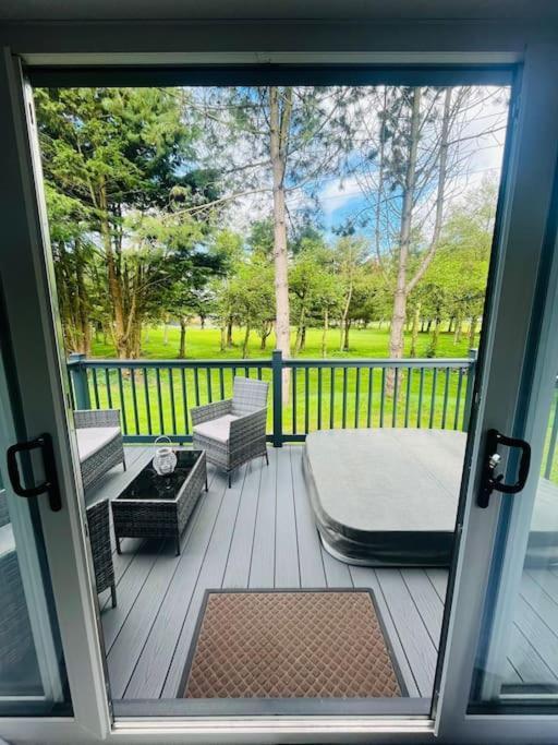 Rumah liburan Hideaway Retreat With Hot Tub